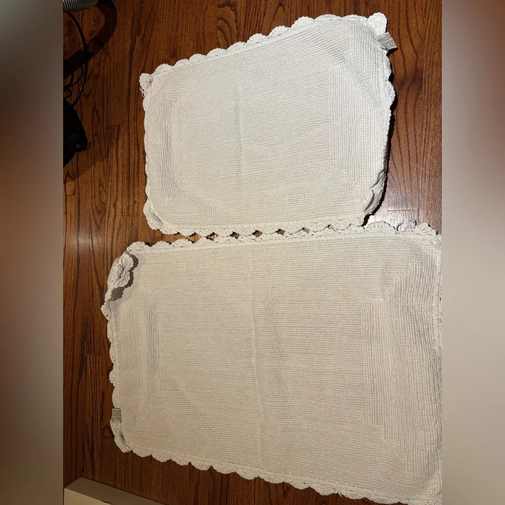Elegant Cream Bath Mat Set